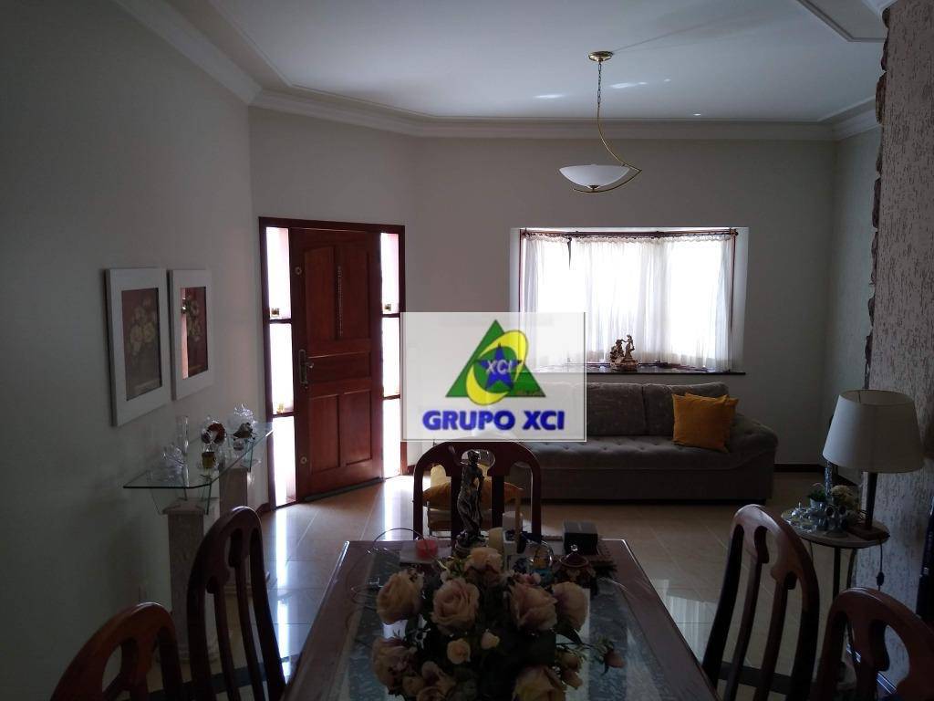 Casa à venda com 3 quartos, 210m² - Foto 16