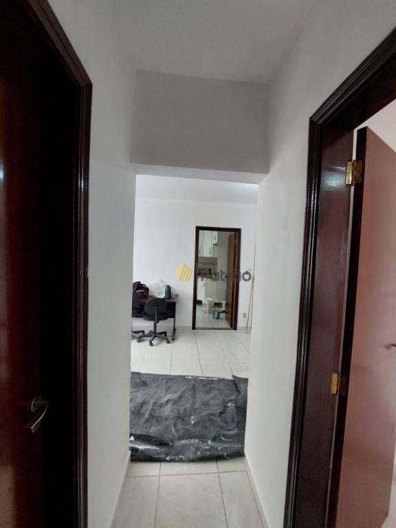 Apartamento à venda com 2 quartos, 64m² - Foto 12