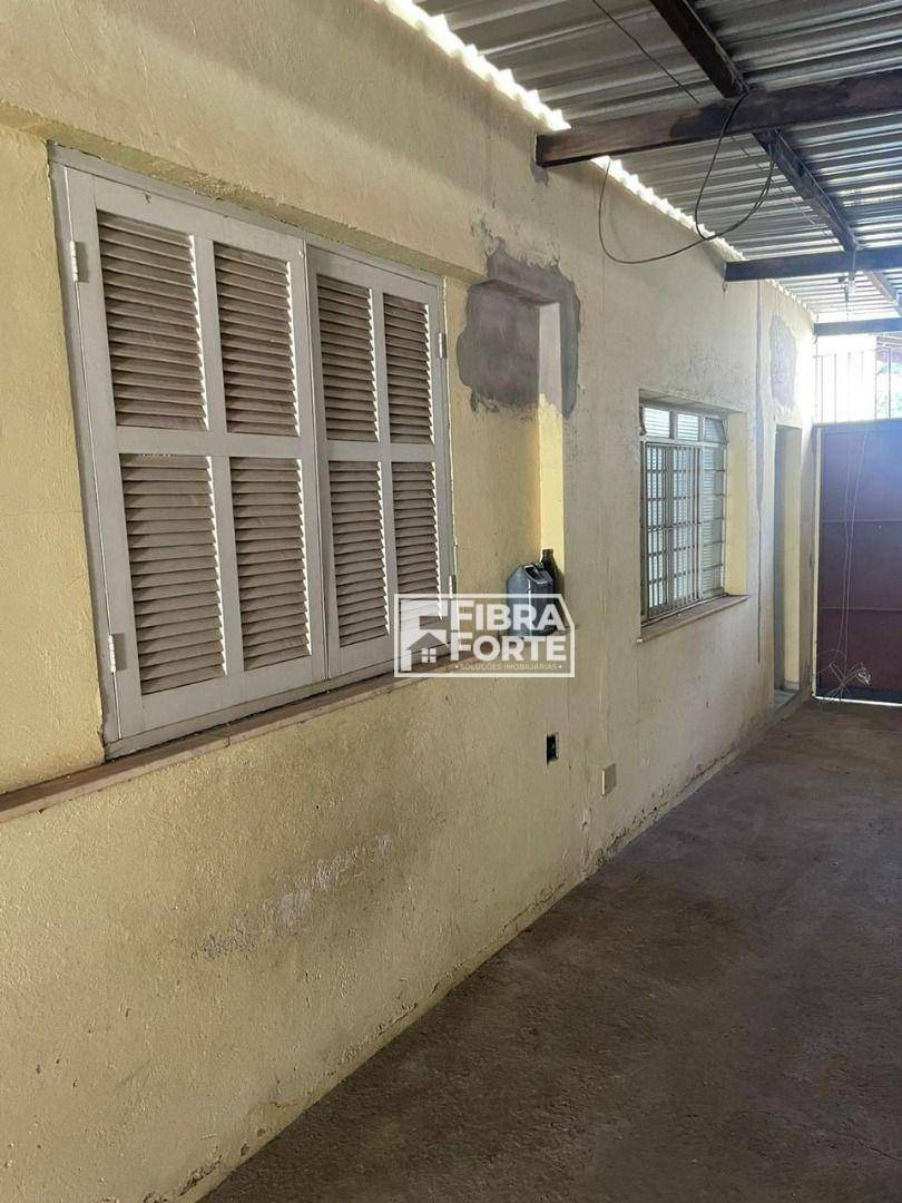 Casa à venda com 5 quartos, 200m² - Foto 17