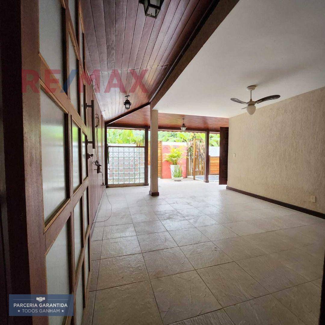 Casa à venda com 3 quartos, 180m² - Foto 4