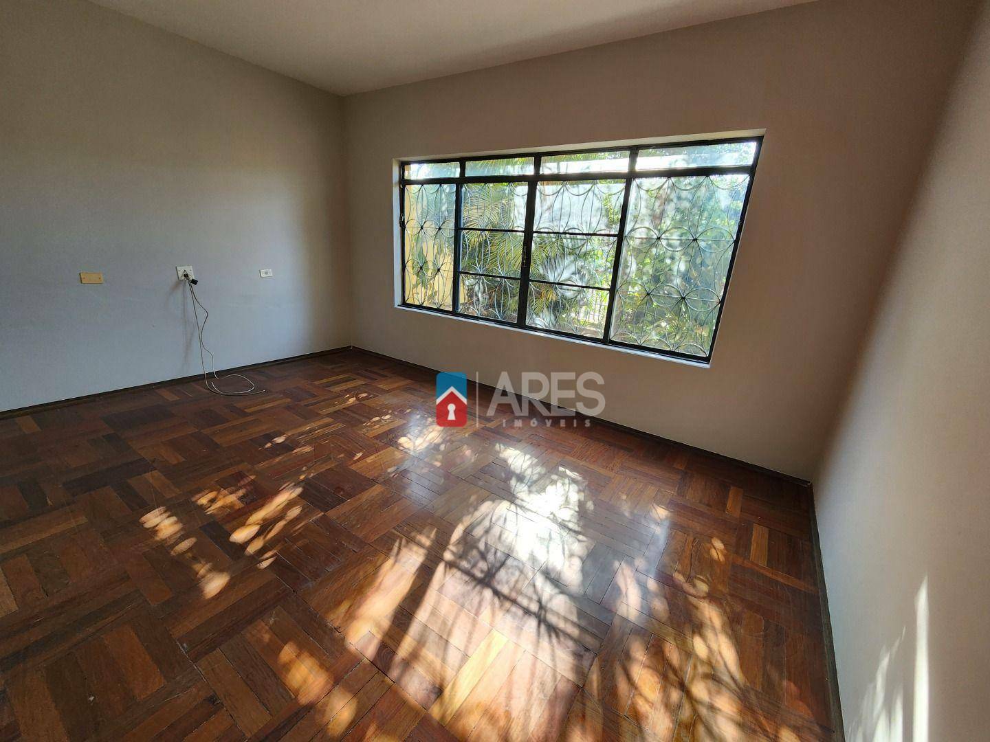 Casa para alugar com 4 quartos, 167m² - Foto 3