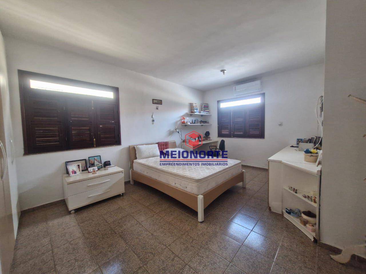 Casa à venda com 3 quartos, 200m² - Foto 4