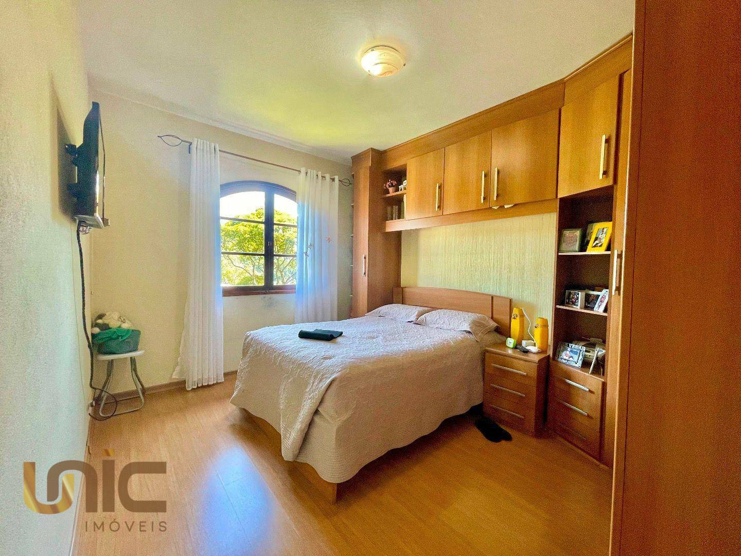 Casa à venda com 3 quartos, 248m² - Foto 8