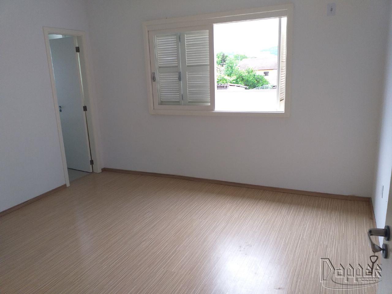 Casa à venda com 2 quartos, 71m² - Foto 4