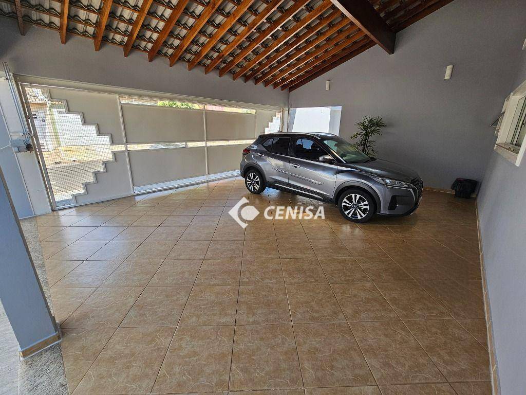 Casa à venda com 3 quartos, 236m² - Foto 2