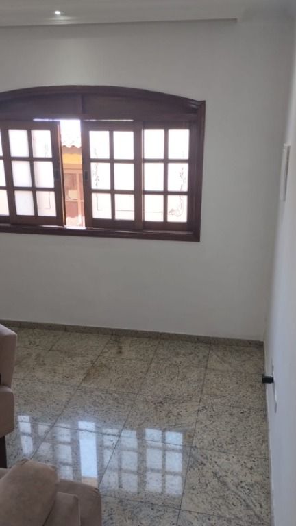 Casa à venda com 3 quartos, 180m² - Foto 4