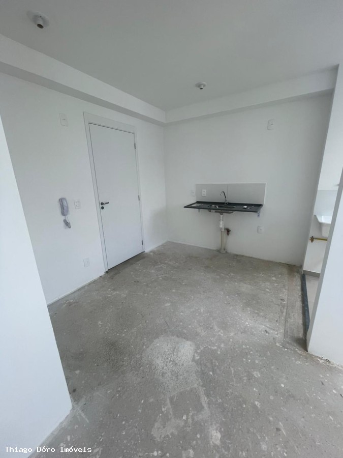 Apartamento à venda com 2 quartos, 37m² - Foto 17