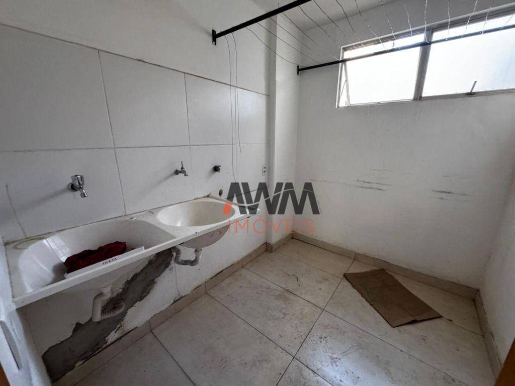 Apartamento à venda com 4 quartos, 140m² - Foto 2
