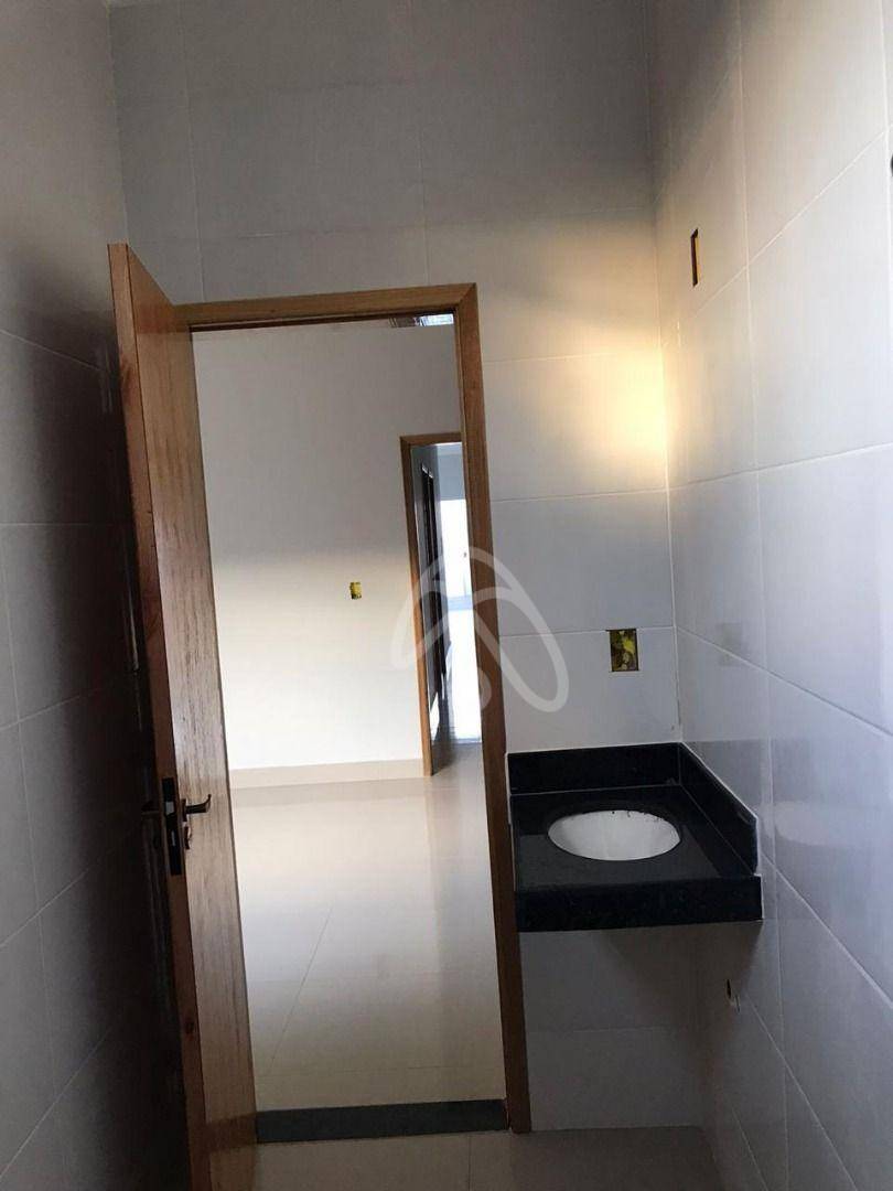 Casa à venda com 2 quartos, 70m² - Foto 2