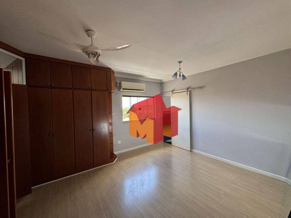 Casa para alugar com 3 quartos, 200m² - Foto 15