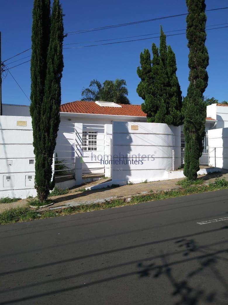 Casa à venda e aluguel com 6 quartos, 150m² - Foto 1