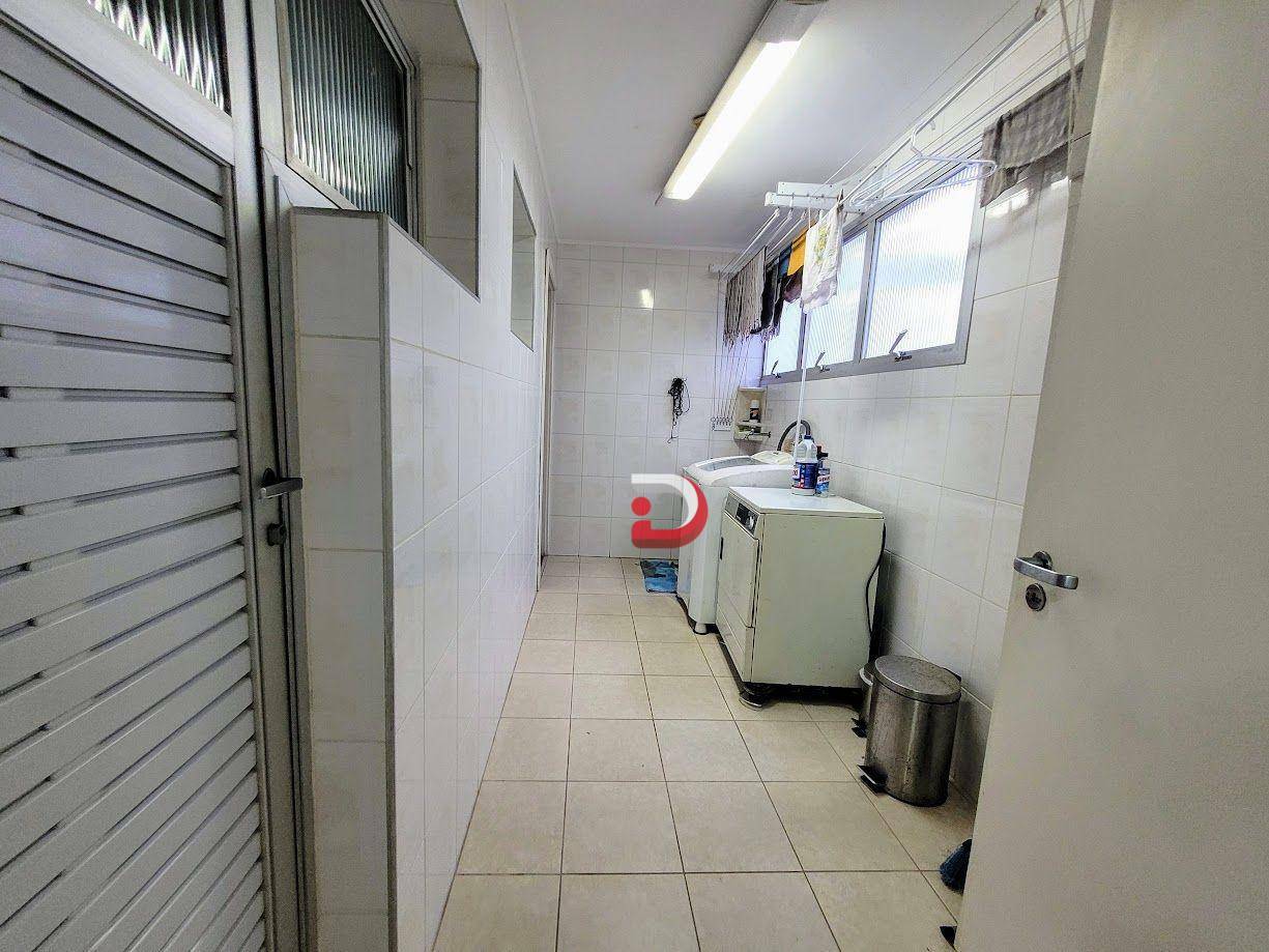 Apartamento para alugar com 3 quartos, 165m² - Foto 19