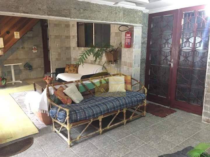 Sobrado à venda com 3 quartos, 180m² - Foto 1