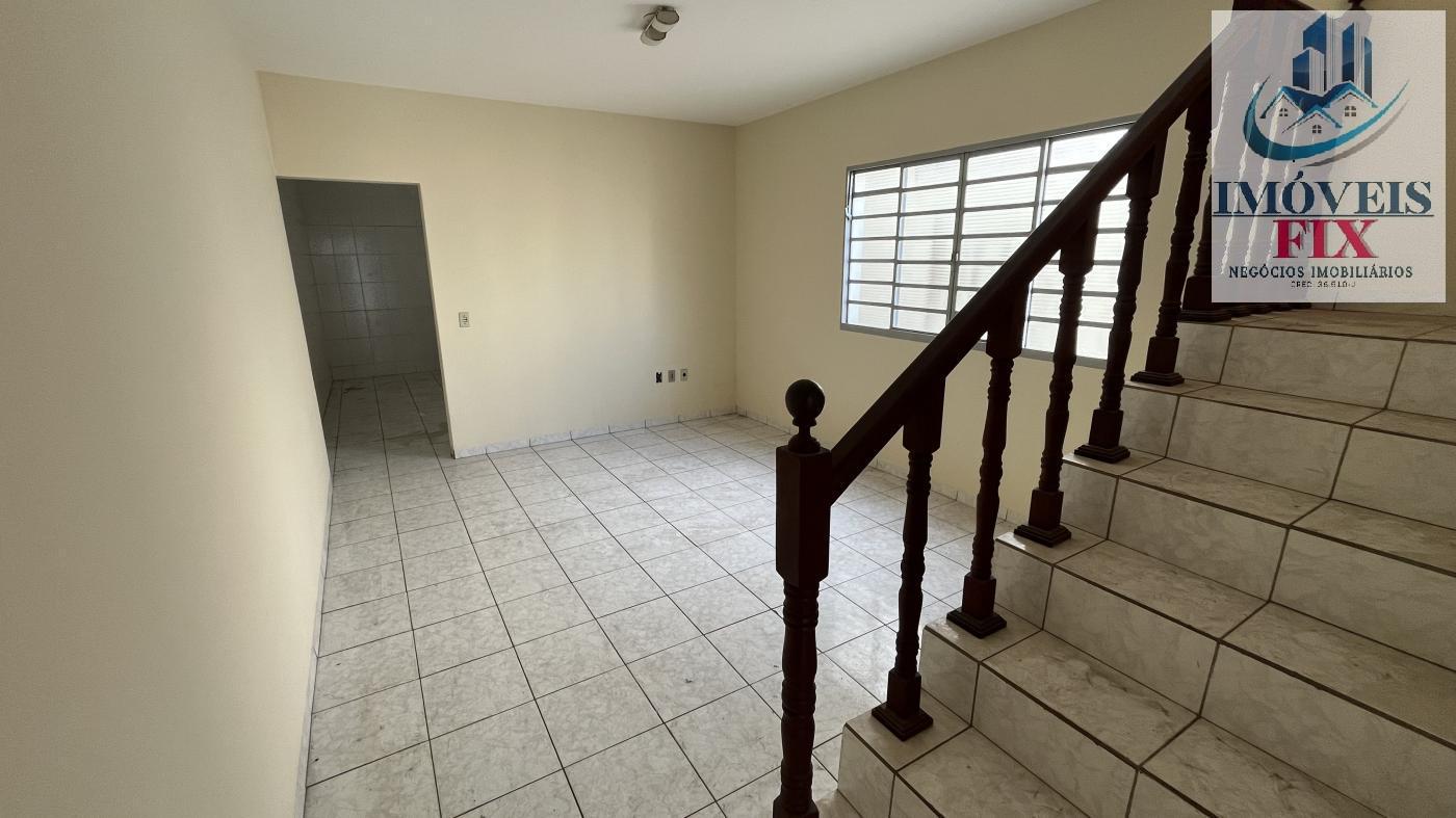 Casa à venda com 2 quartos, 200m² - Foto 3