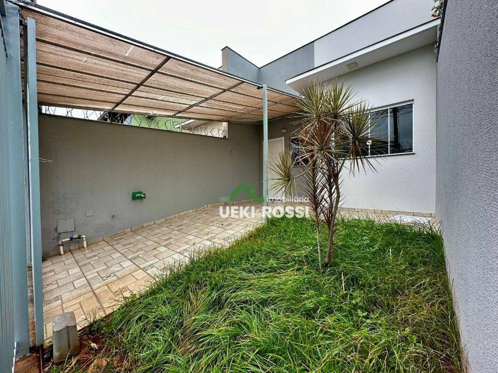 Casa à venda com 3 quartos, 70m² - Foto 1