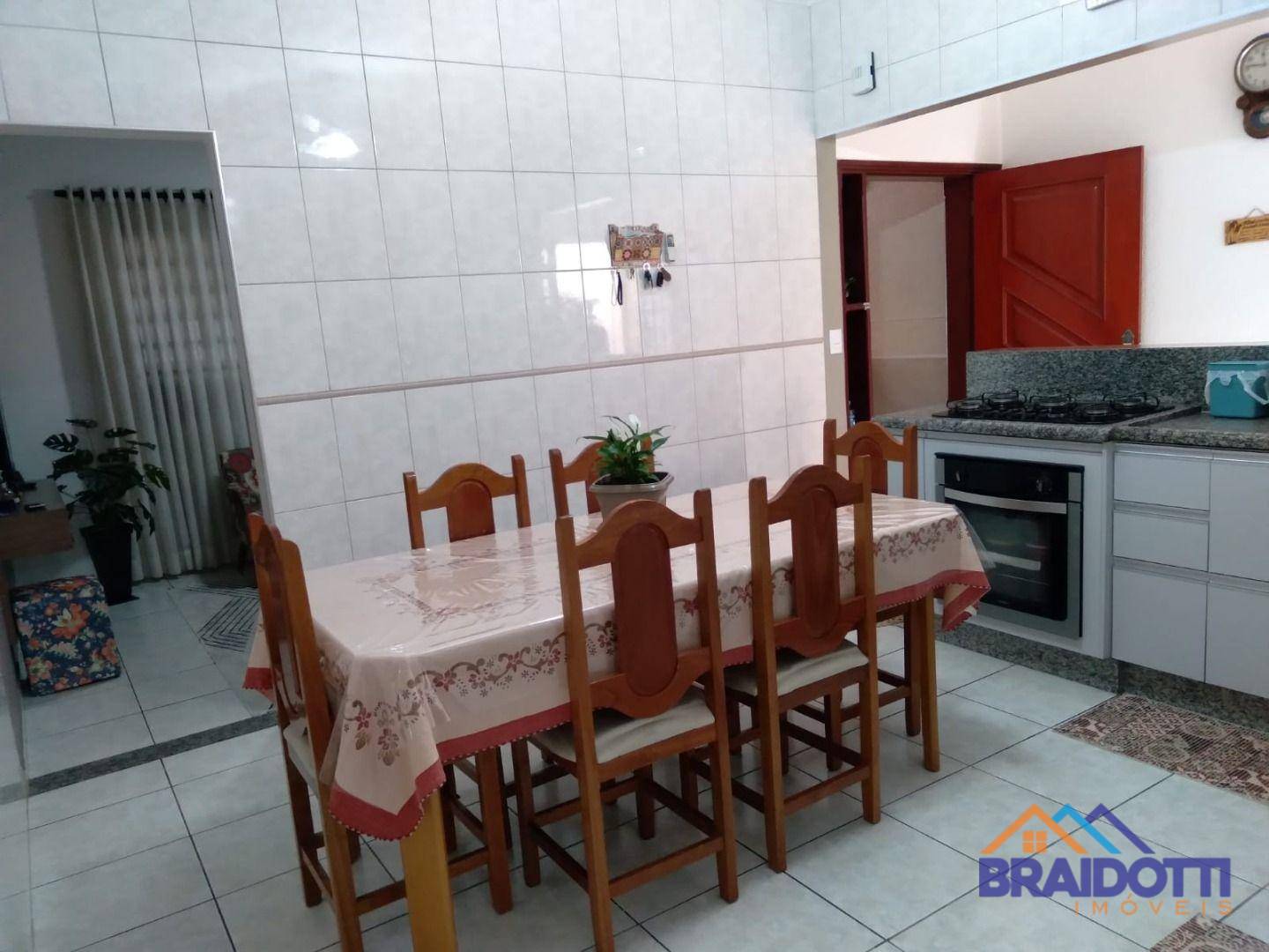 Casa à venda com 3 quartos, 130m² - Foto 1