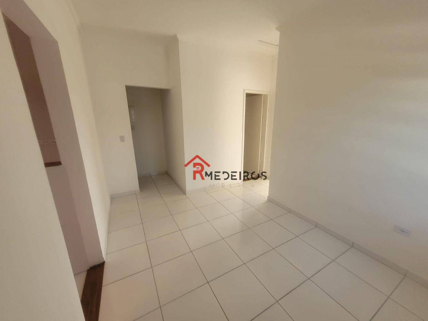 Casa à venda com 2 quartos, 70m² - Foto 4