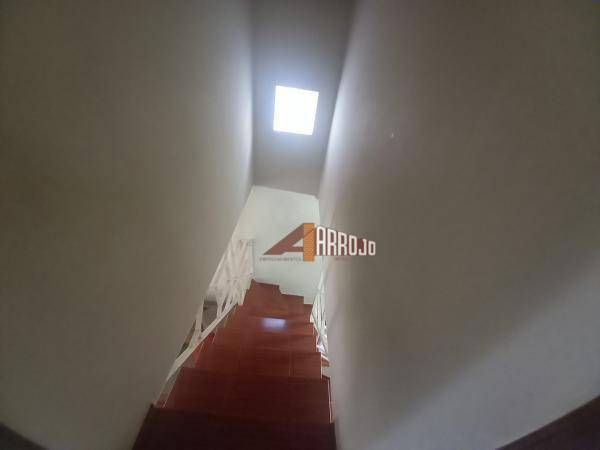 Sobrado à venda com 4 quartos, 210m² - Foto 12