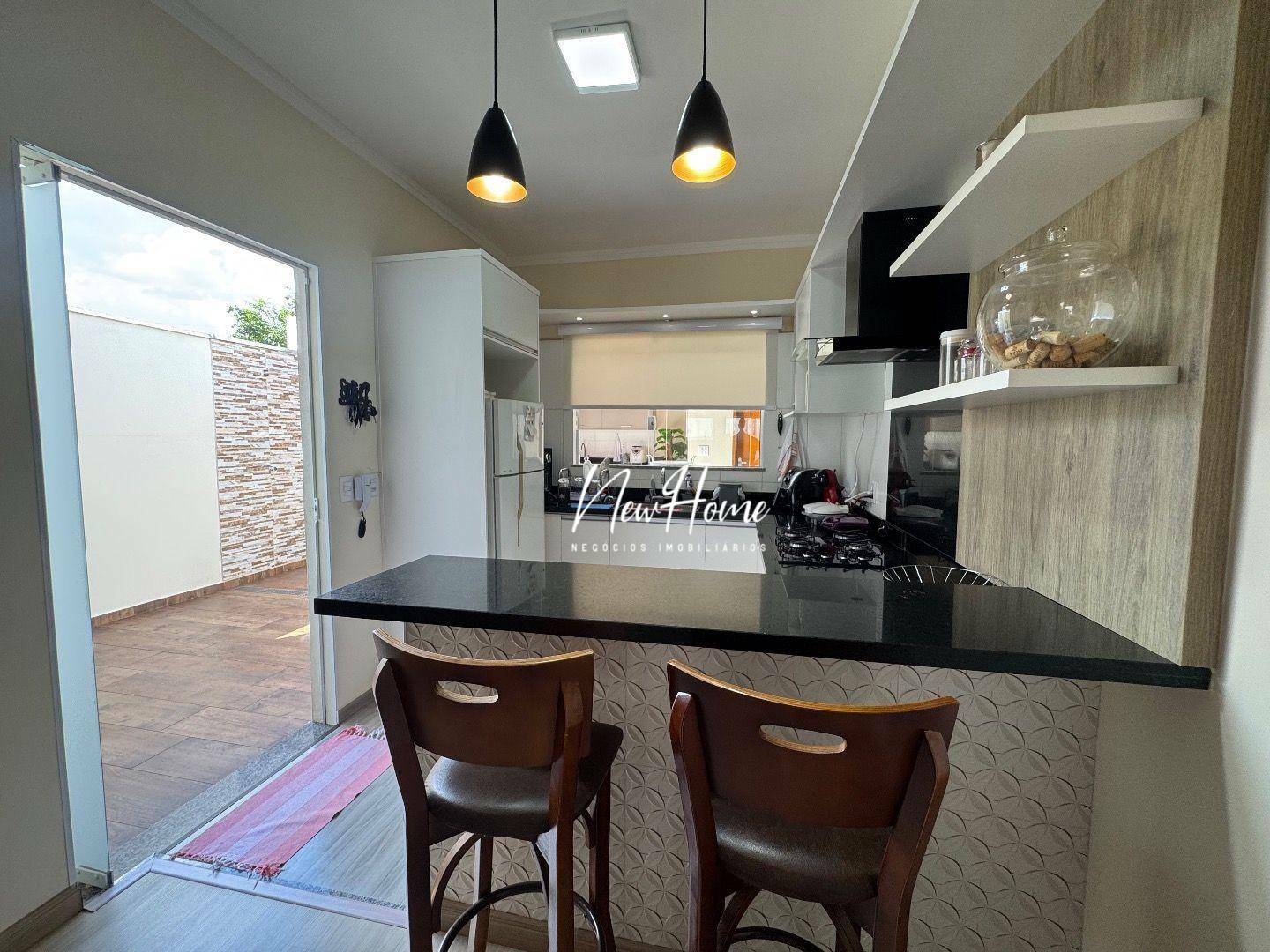 Casa à venda com 2 quartos, 107m² - Foto 2