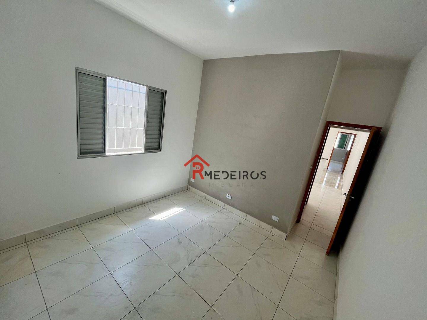 Casa à venda com 2 quartos, 70m² - Foto 9