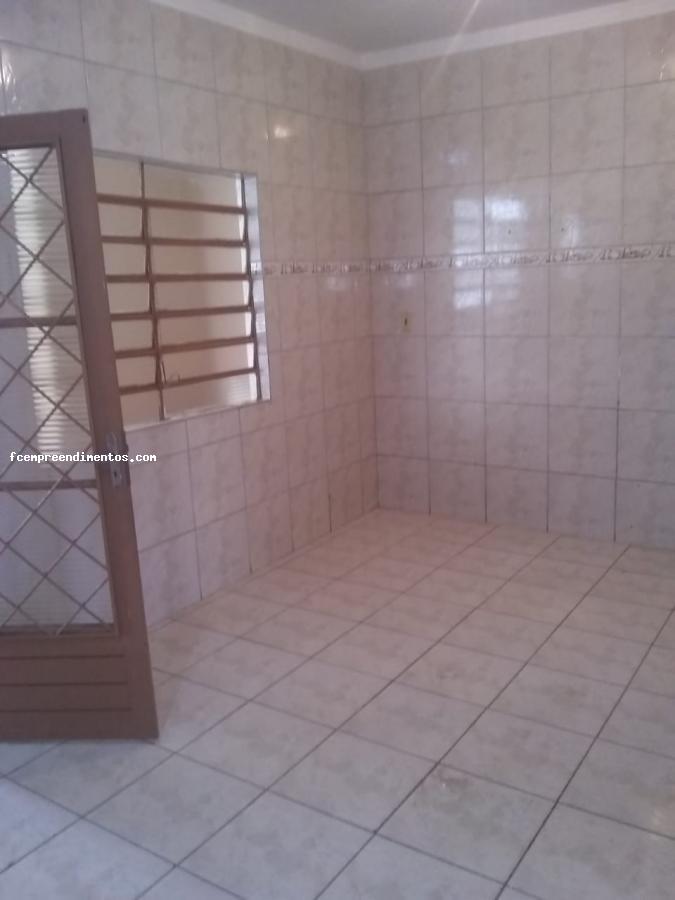 Casa à venda com 4 quartos, 200m² - Foto 8