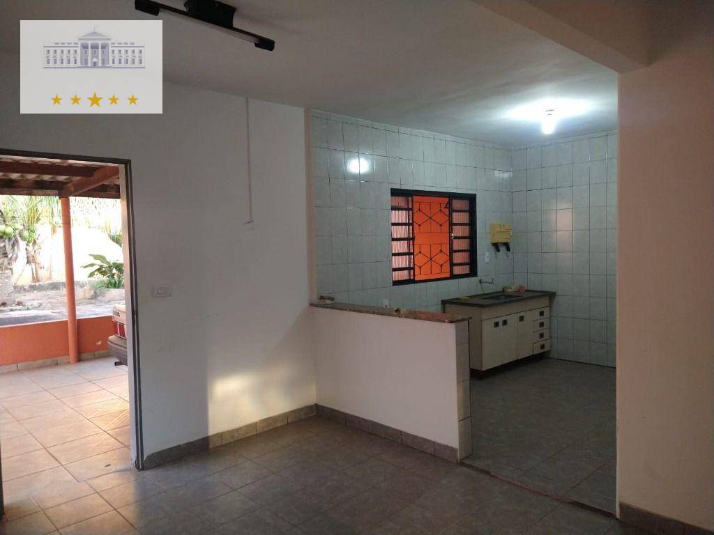 Casa à venda com 3 quartos, 183m² - Foto 1