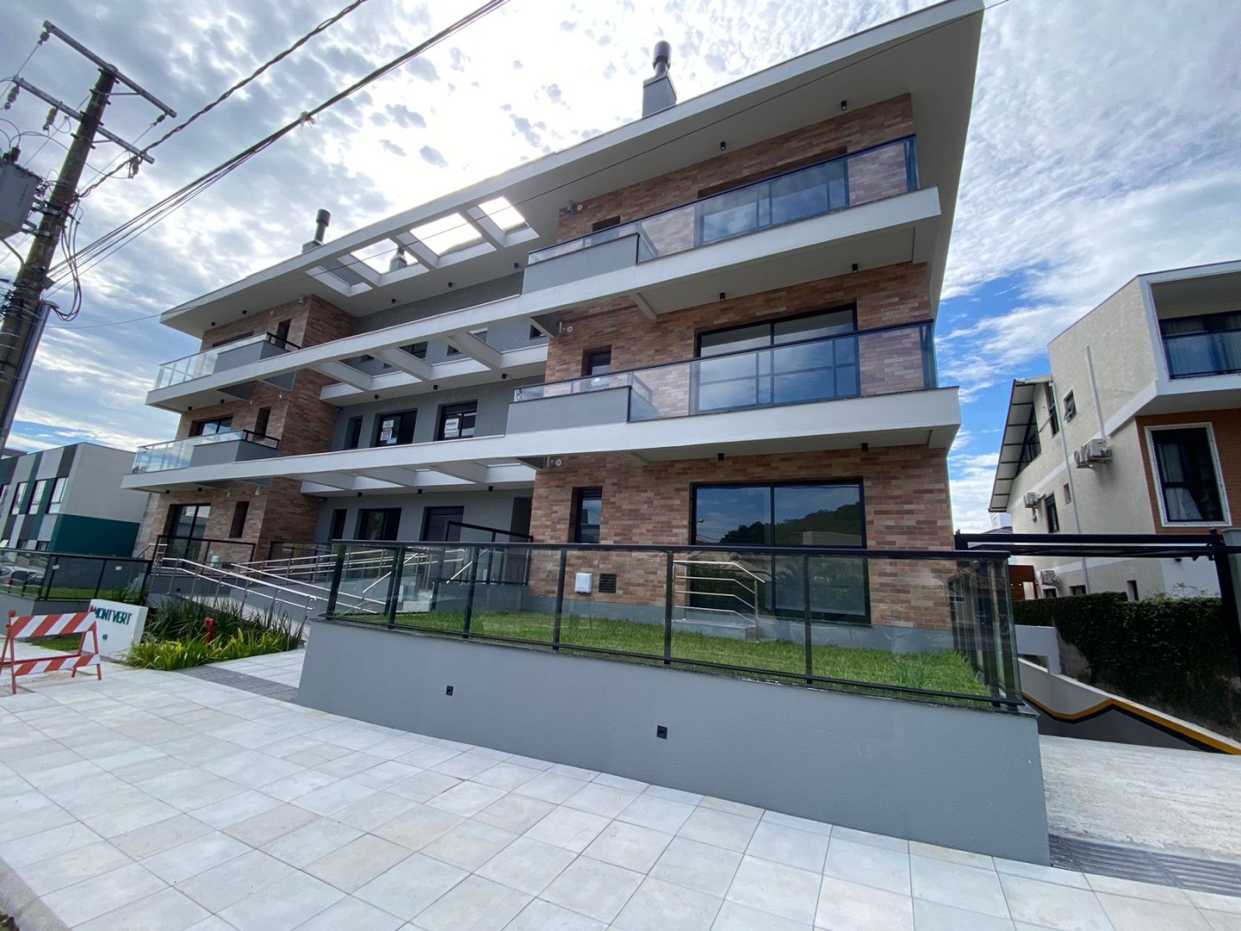 Apartamento à venda com 4 quartos, 133m² - Foto 2