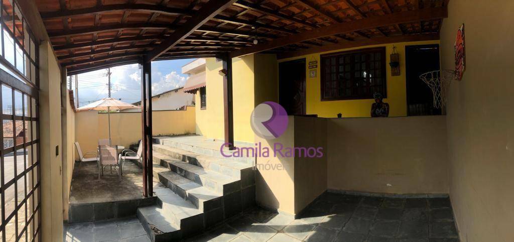 Casa à venda com 3 quartos, 159m² - Foto 1