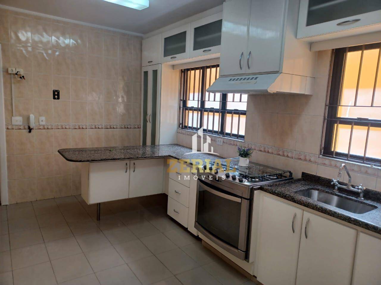 Sobrado à venda com 3 quartos, 210m² - Foto 1