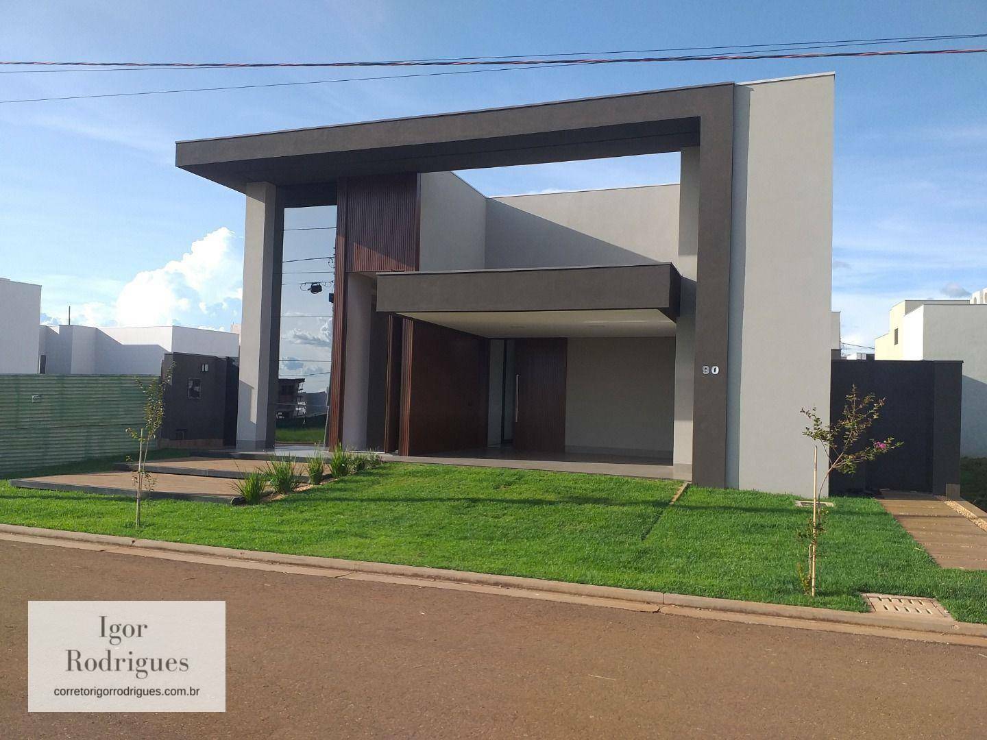 Casa à venda com 3 quartos, 240m² - Foto 1