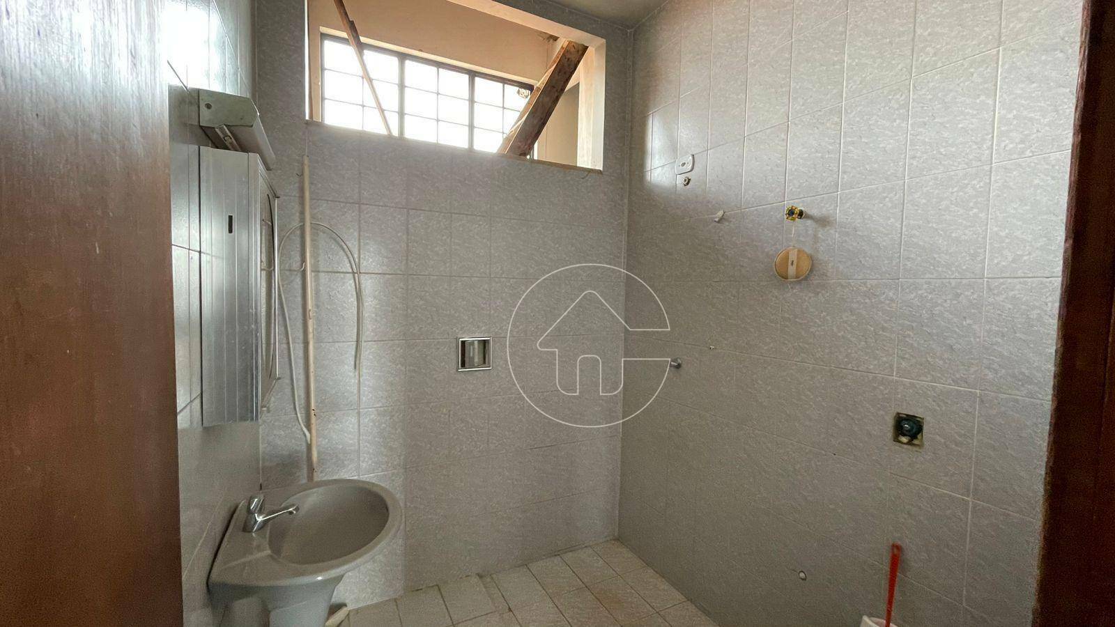 Casa para alugar com 4 quartos, 250m² - Foto 12