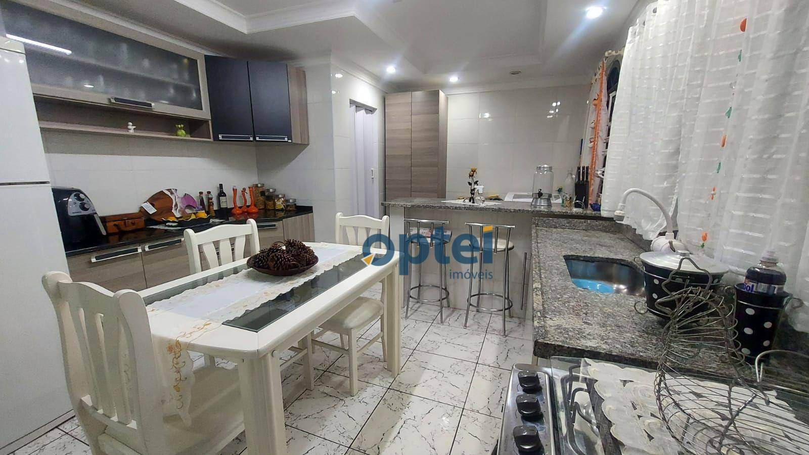 Casa à venda com 3 quartos, 140m² - Foto 1