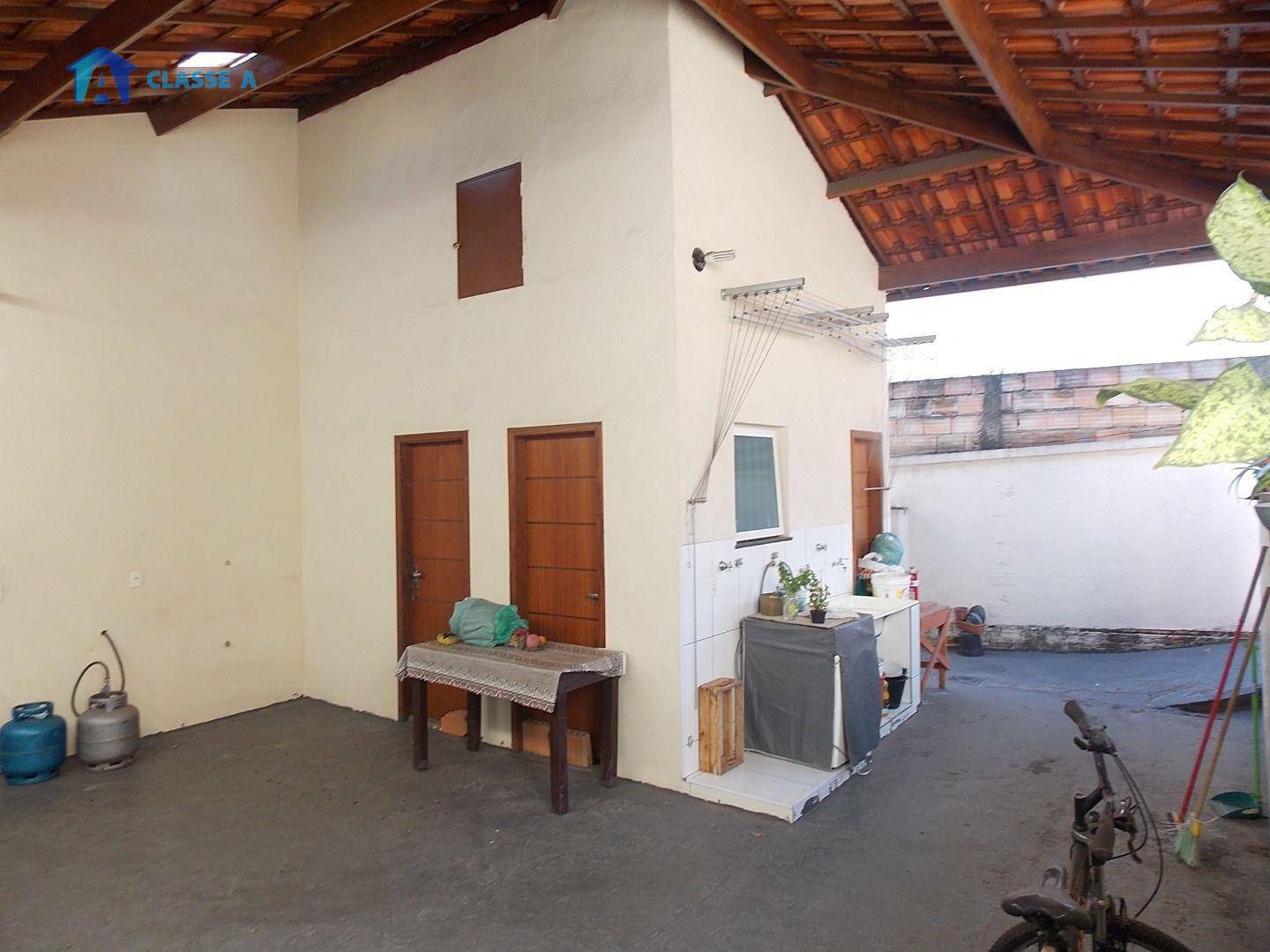 Casa à venda com 4 quartos, 310m² - Foto 40