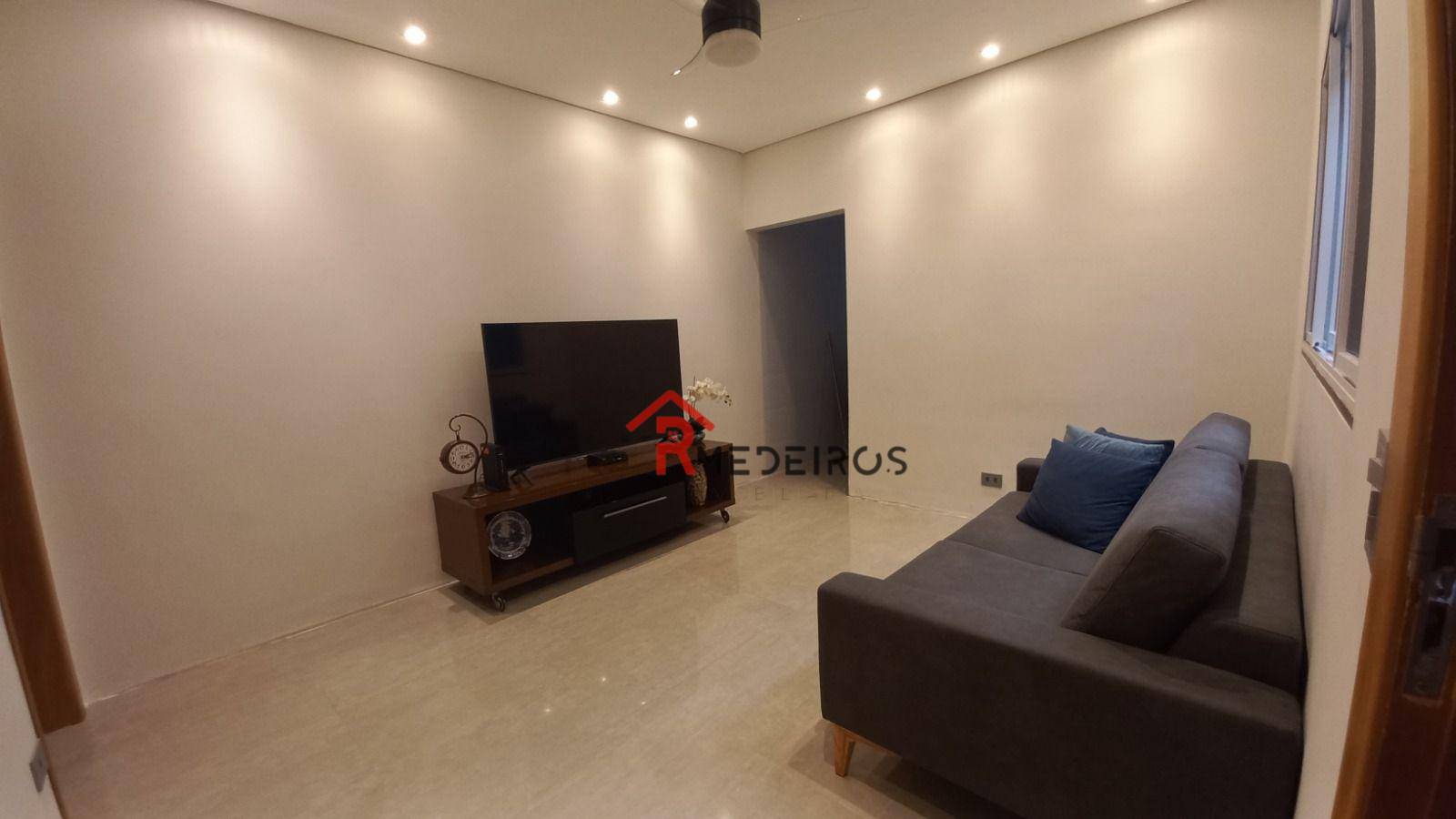 Casa à venda com 2 quartos, 72m² - Foto 2