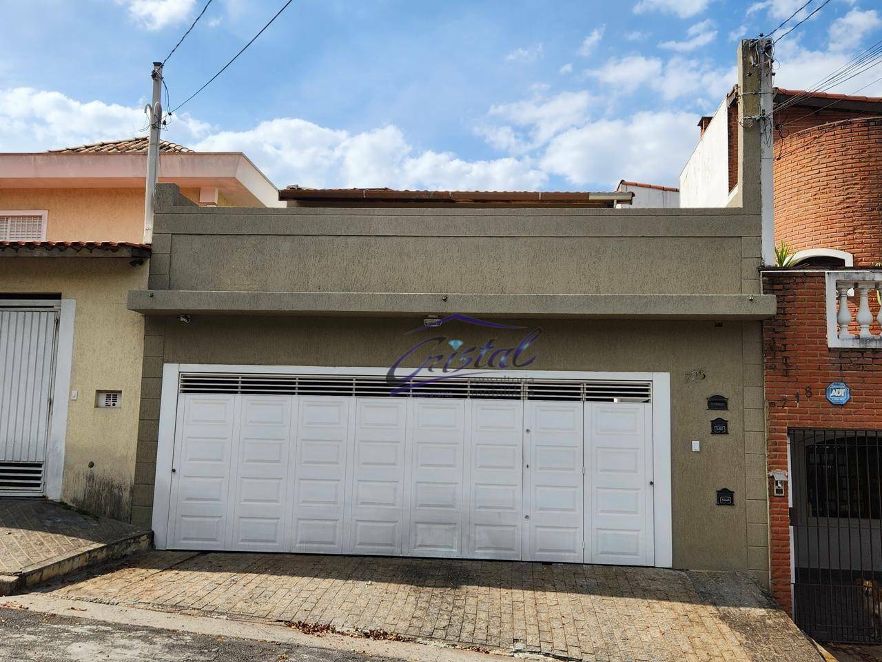 Casa para alugar com 4 quartos, 200m² - Foto 1