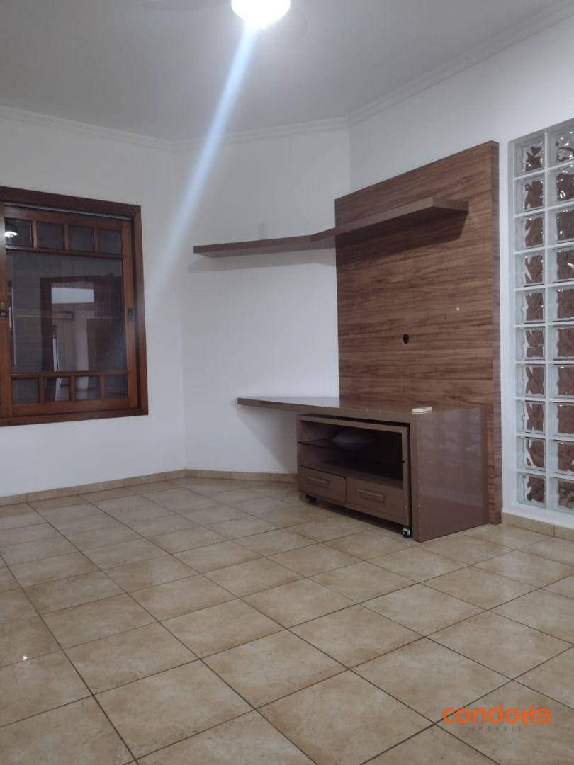 Casa para alugar com 3 quartos, 200m² - Foto 28