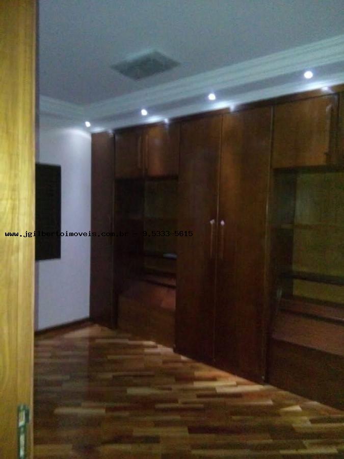 Casa à venda com 4 quartos, 224m² - Foto 12