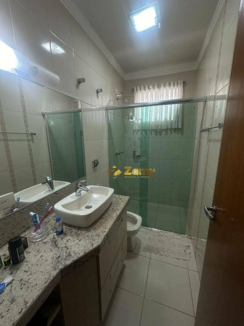 Casa à venda com 3 quartos, 220m² - Foto 9