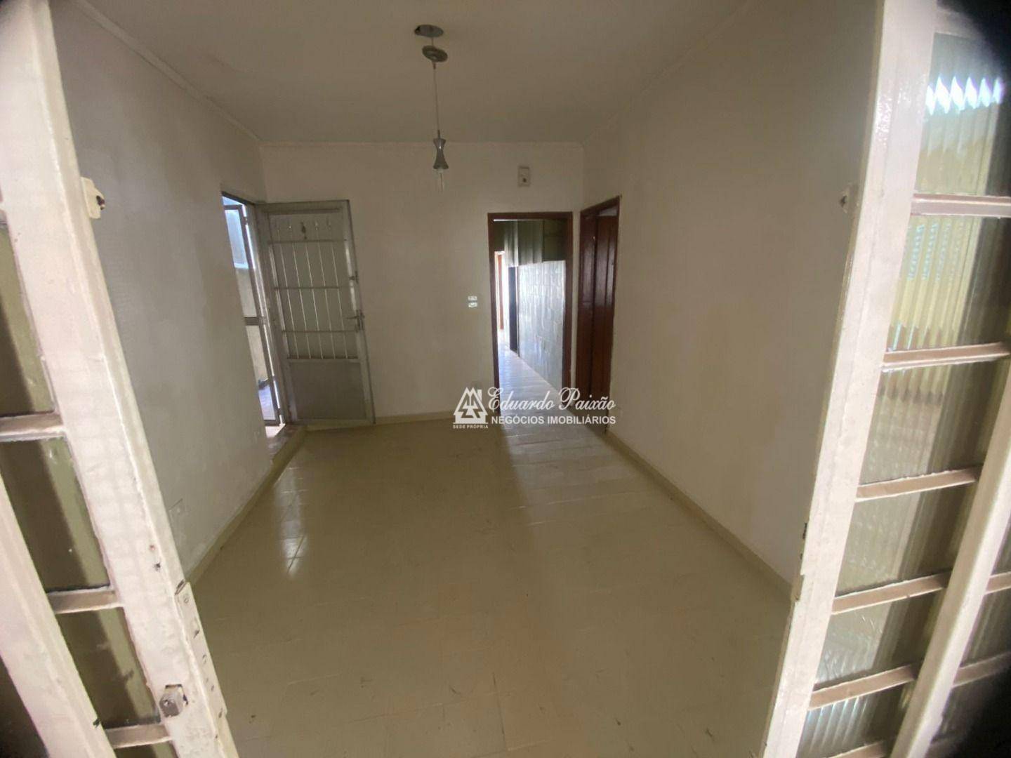 Casa à venda e aluguel com 4 quartos, 220m² - Foto 3