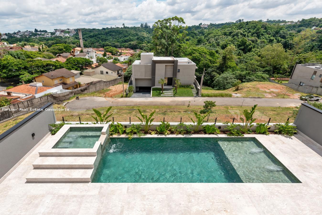 Casa de Condomínio à venda com 4 quartos, 486m² - Foto 1