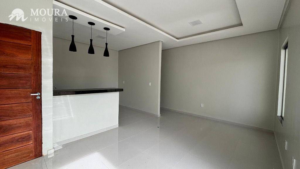 Casa à venda com 3 quartos, 104m² - Foto 2