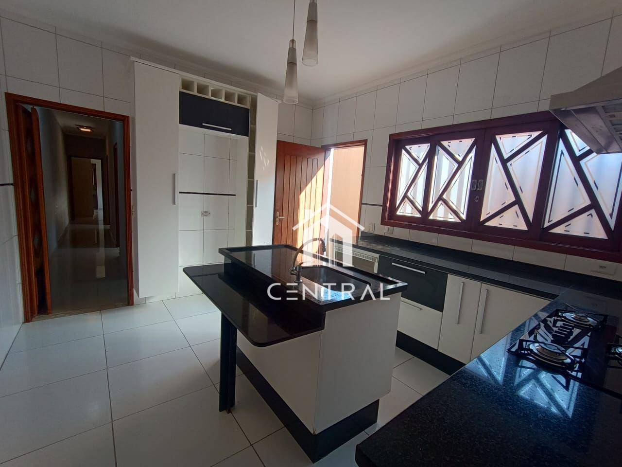 Sobrado à venda com 3 quartos, 330m² - Foto 3