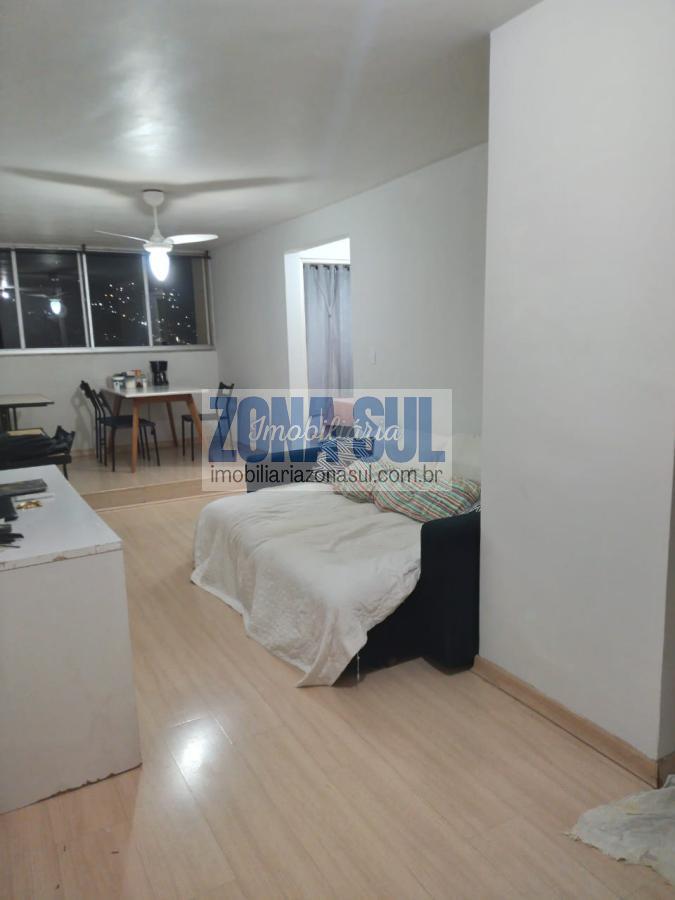 Apartamento à venda com 2 quartos, 75m² - Foto 2