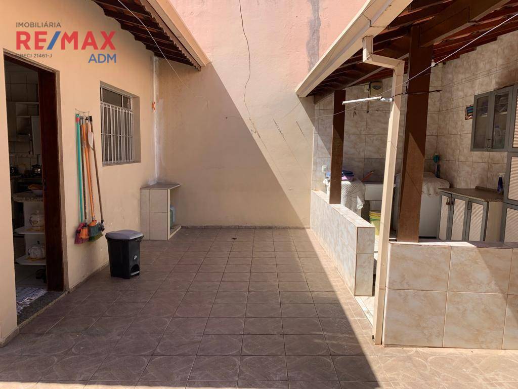 Casa à venda com 3 quartos, 210m² - Foto 47