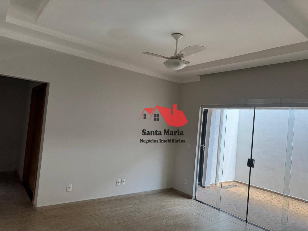 Casa à venda e aluguel com 3 quartos, 200m² - Foto 5