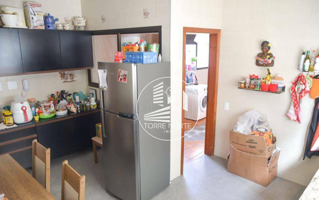 Apartamento à venda com 4 quartos, 191m² - Foto 7