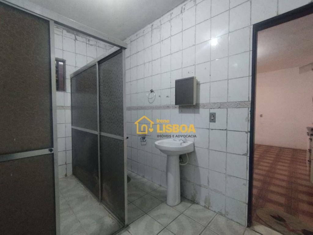 Casa para alugar com 2 quartos, 40m² - Foto 11