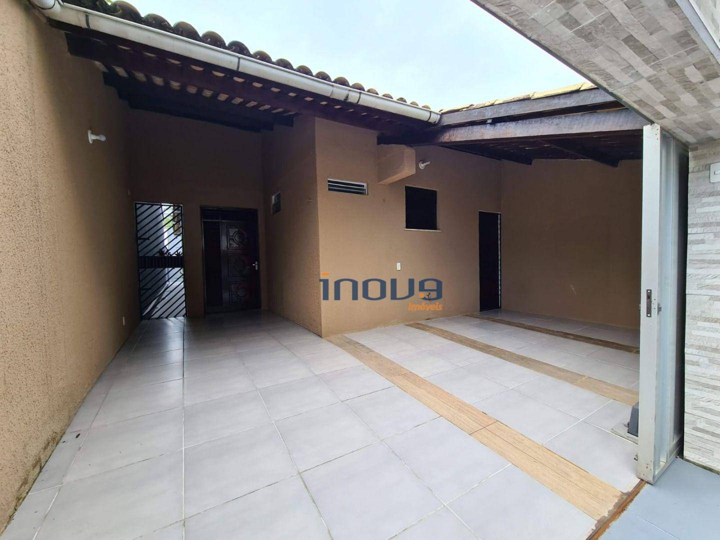 Casa à venda com 3 quartos, 109M2 - Foto 1