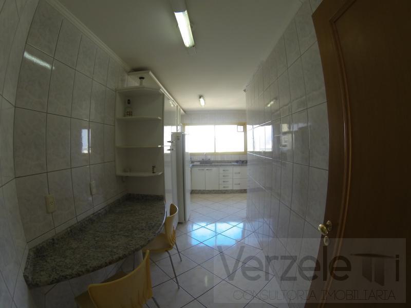 Apartamento à venda com 3 quartos, 157m² - Foto 15