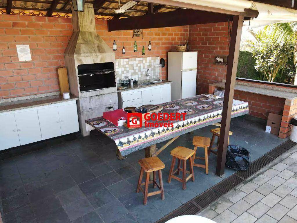 Chácara à venda com 3 quartos, 200m² - Foto 13